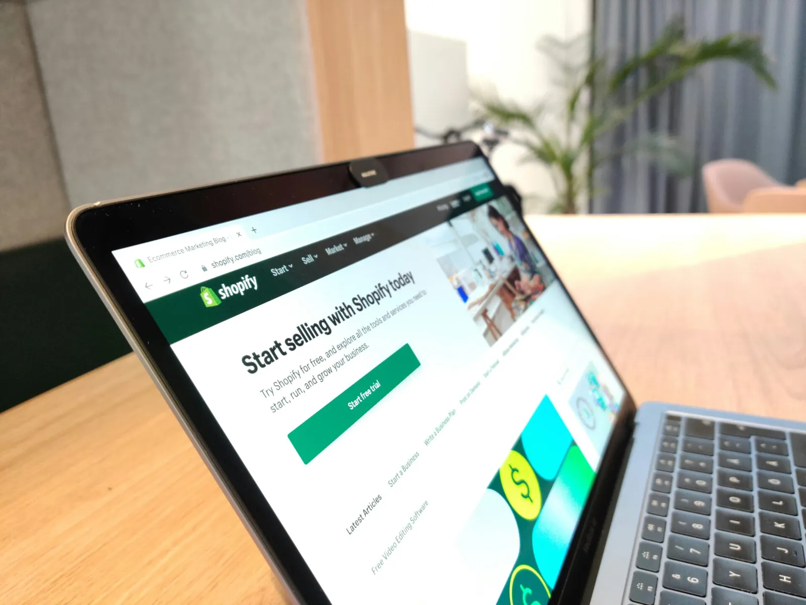 Shopify laptop